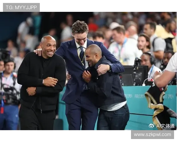 弗洛伦蒂诺先礼后兵会晤尤文主席费雷罗双方互赠礼物展现豪门风度