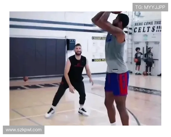 保罗稳健掌控比赛节奏半场仅出战七分钟送出两助攻一抢断效率爆棚